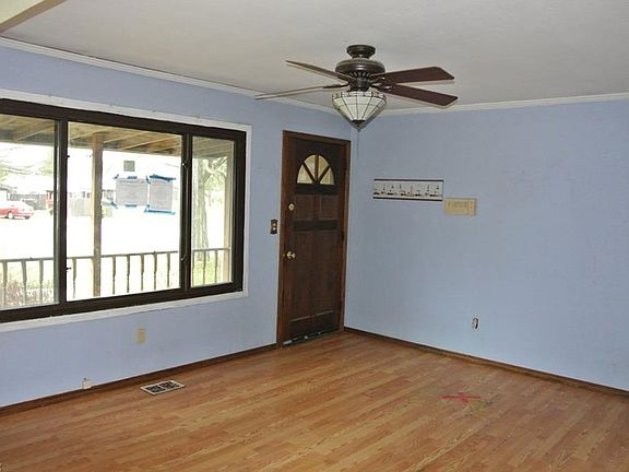 4th image of 1850 Coventry Dr