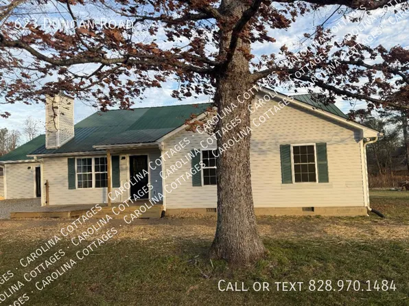 623 Duncan Rd, Flat Rock, NC 28731