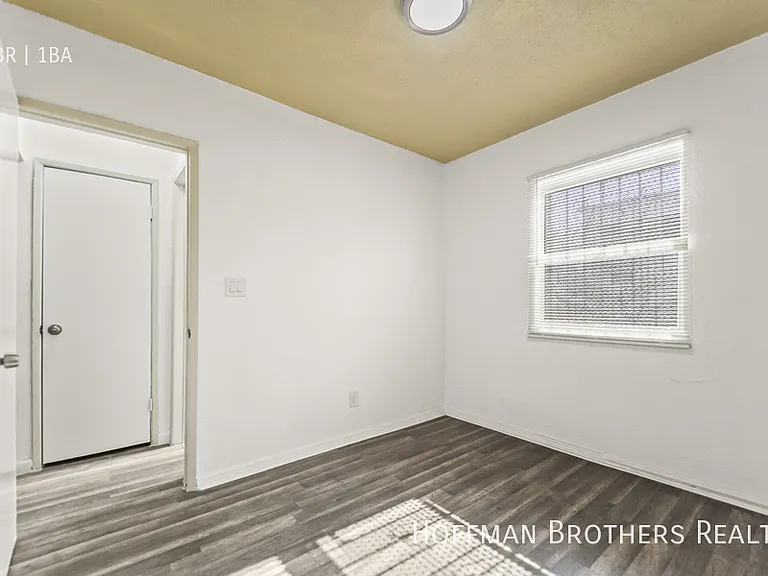8027 S Broadway #6 — Photo 11