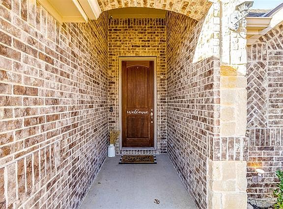 4th image of 325 Canadian Ln