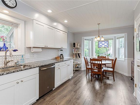 3rd image of 223 Hampton Ct