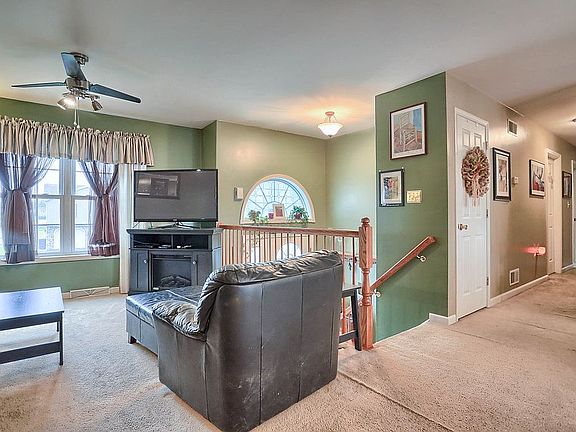 3rd image of 139 Quentin Cir