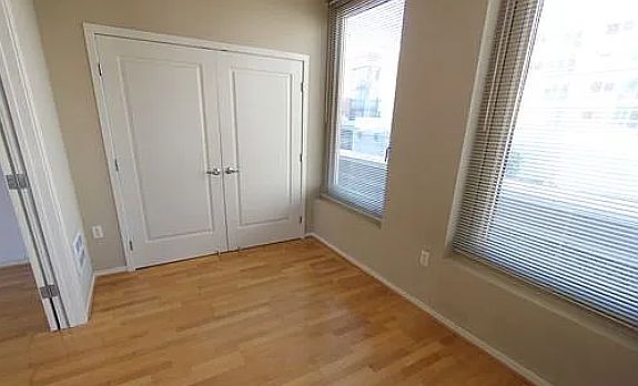 5th image of 88 King St Unit 323