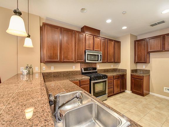 3rd image of 1608 Hudson Cir