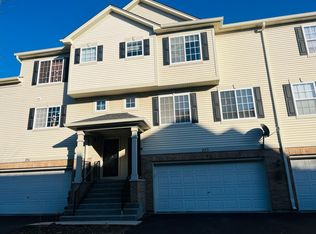 253 Evergreen Cir, Gilberts, IL 60136