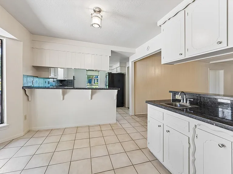 3232 Parkwood Dr — Photo 13