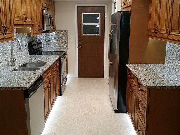 4th image of 2703 Oak Cir