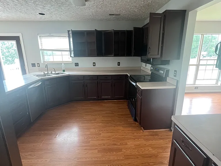 3504 Thornehill Dr — Photo 9