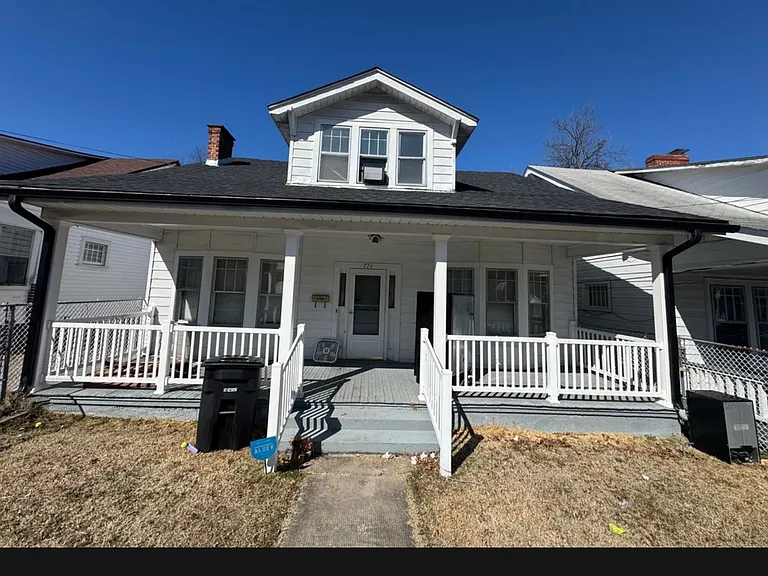 724 Temple Ave — Photo 1