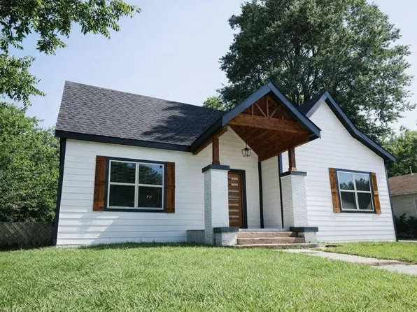 617 E 9th St, Bonham, TX 75418