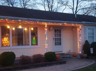 29 Cherry St, Central Islip, NY 11722