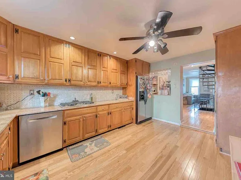 912 S Conkling St — Photo 9