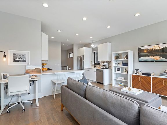 4th image of 1905 N Albany Ave #2