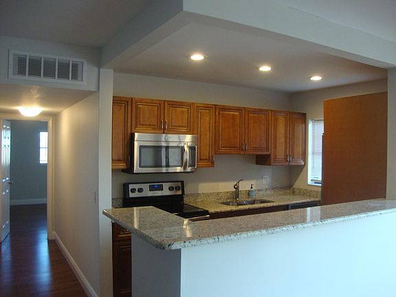 S/S Appliances Granite Counters