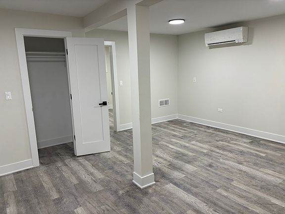 2nd image of 4440 N Hamlin Ave #G
