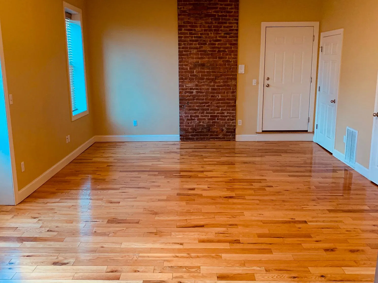 295 E Dominick St — Photo 1