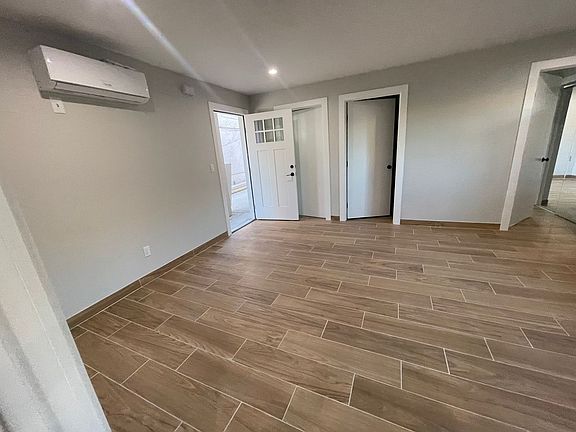 4th image of 4620 Compton Ave #1523