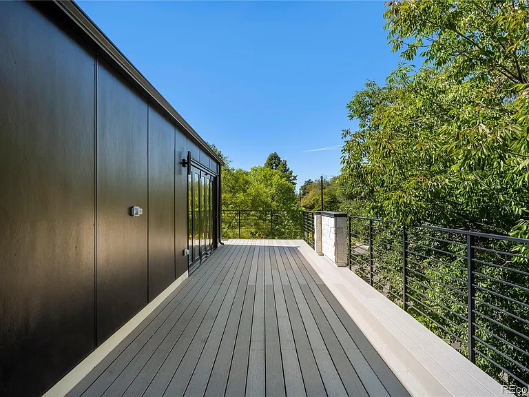 588 Adams St — Photo 32