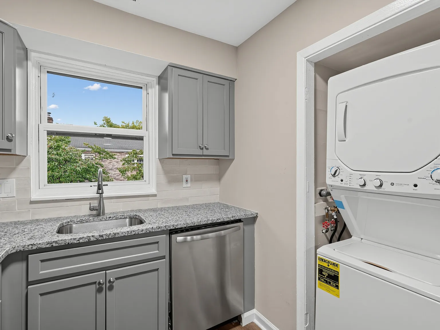 1294 Cooper St — Photo 4