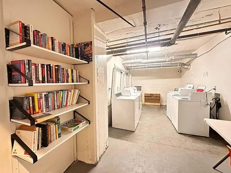 424 Jones Street — Photo 14