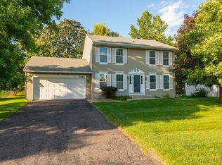 8090 Greenbriar Ln, Woodbury, MN 55125
