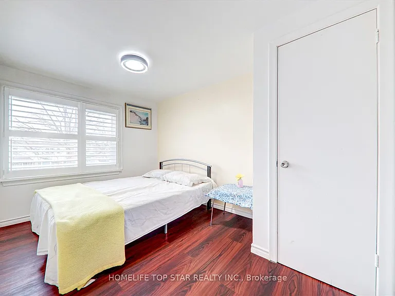 50 Chestnut Cres — Photo 16