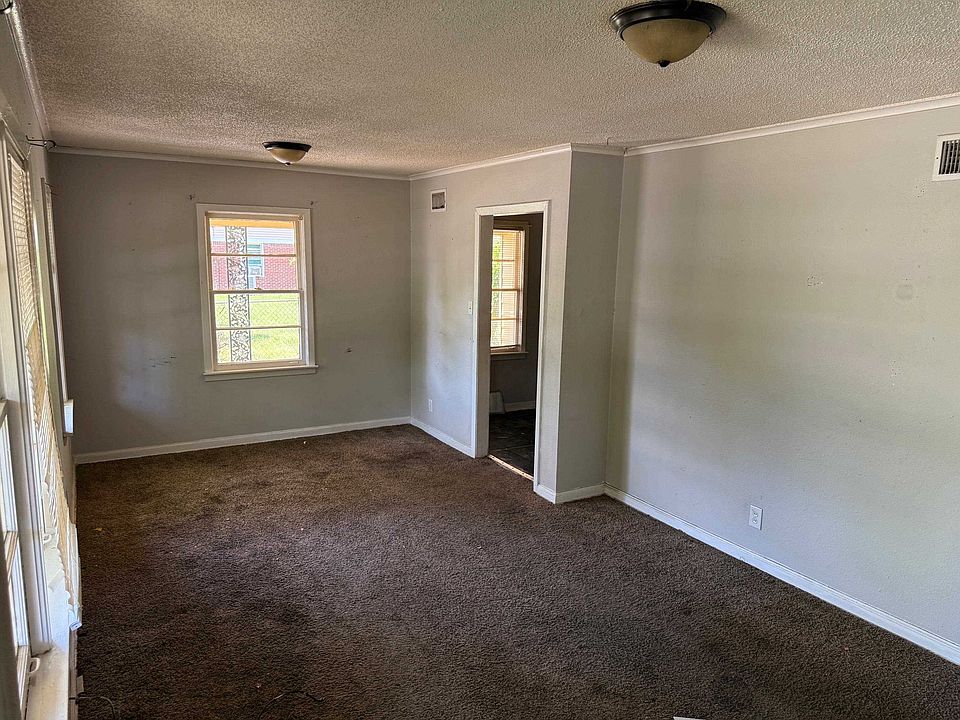 2nd image of 2044 Corning Ave