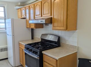 6902 Oakland St #2F, Philadelphia, PA 19149