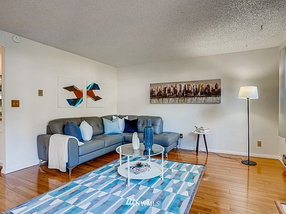 Spacious living room!