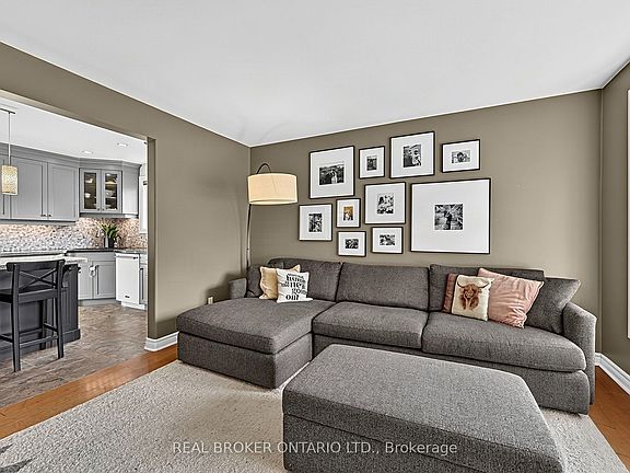 5th image of 110 Murray Dr