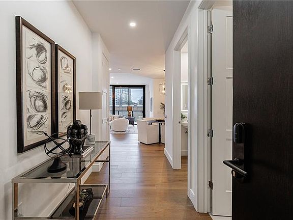 3rd image of 2425 Peachtree Rd NE