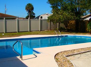 8121 Veracruz Dr, Jacksonville, FL 32211