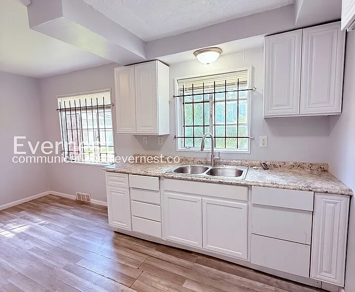 15378 Meyers Rd — Photo 6