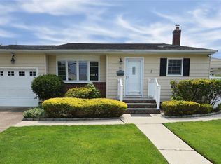 92 Lockwood Ave, Farmingdale, NY 11735