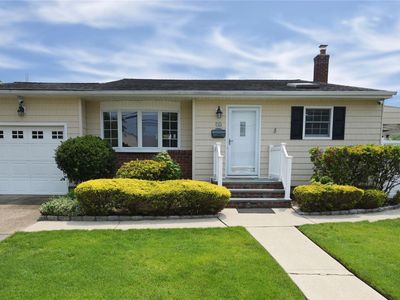 92 Lockwood Avenue, Farmingdale, NY, 11735