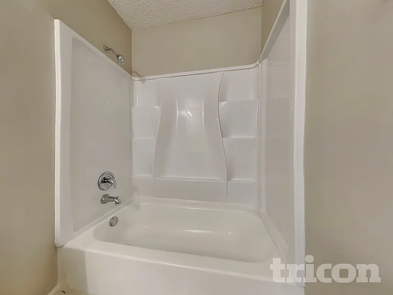121 Eagle Pointe Dr — Photo 13