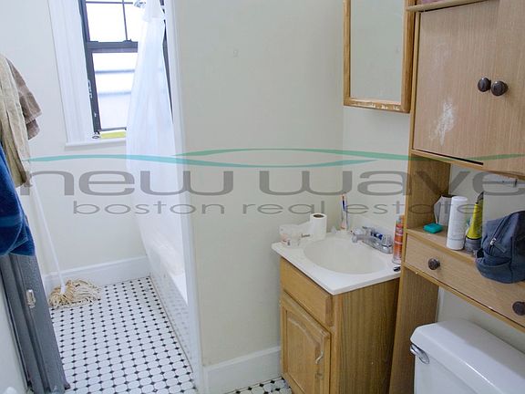 5th image of 56 Queensberry St APT 11