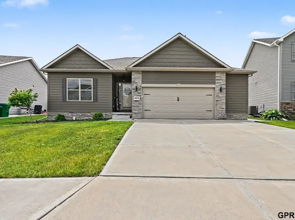 4319 Brook Dr, Bellevue, NE 68123