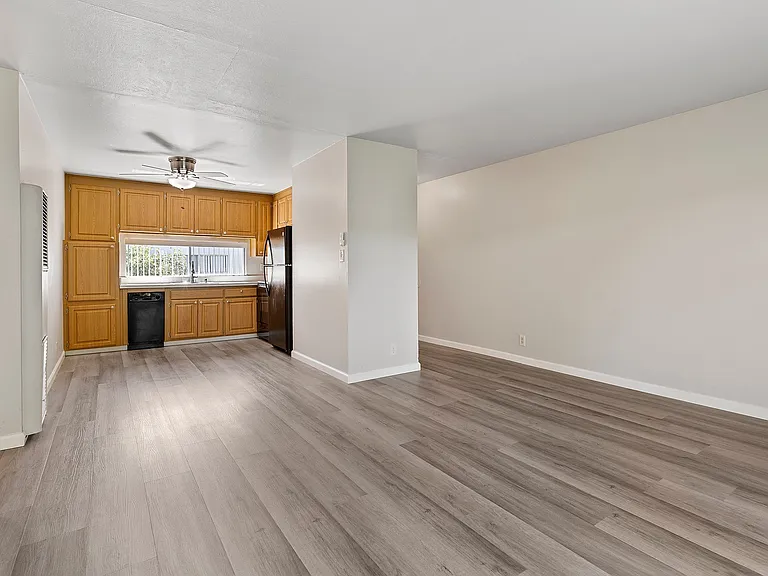 Whispering Oaks Apartments — Photo 6
