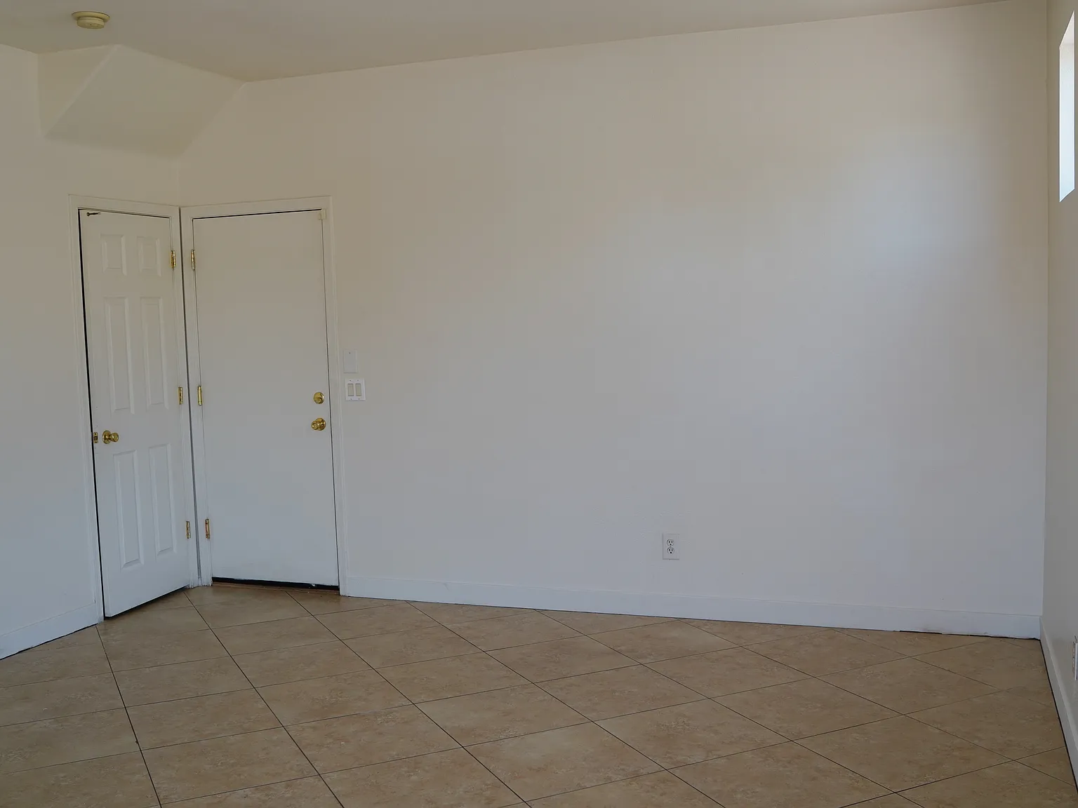 3 bed, 2.5 bath, 1534 sqft, $1,950 — Photo 4