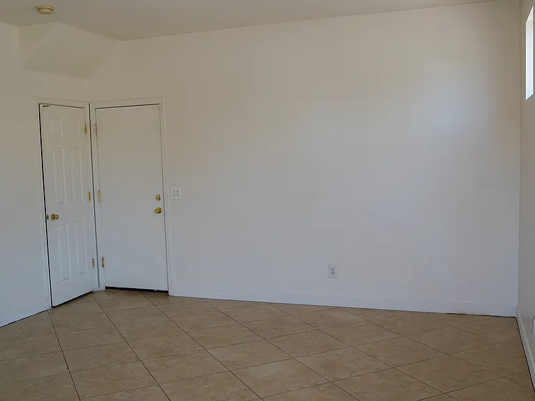 1442 E Mobile Ln — Photo 4