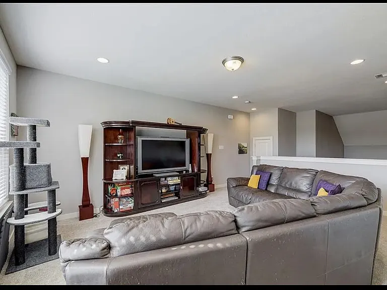 104 Garner Park Cv — Photo 17