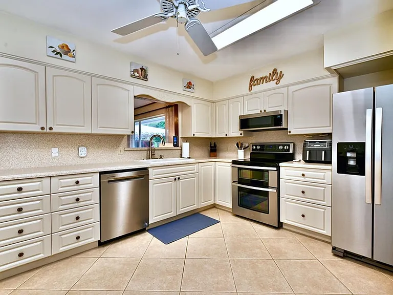 129 Alhambra Pl — Photo 4