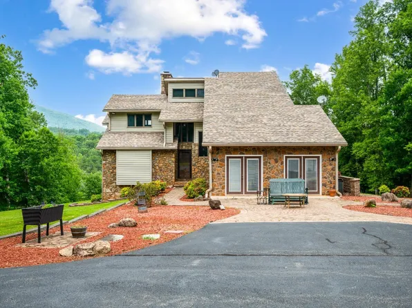 5271 Old Cifax Rd, Goode, VA 24556