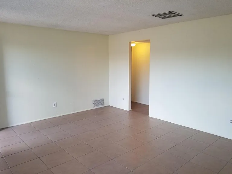 2774 N Fair Oaks Ave — Photo 6