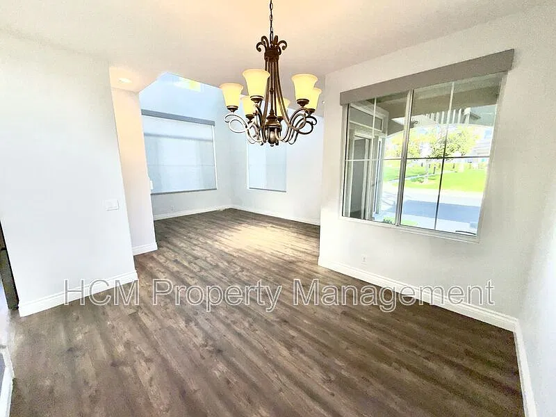 2 bed, 2.5 bath, 1491 sqft, $3,900 — Photo 3