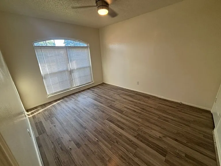 8728 Elbe Trl — Photo 16