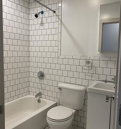 5th image of 562 Main St APT 3C