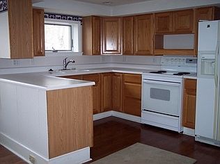 3rd image of 7 Hughes St E