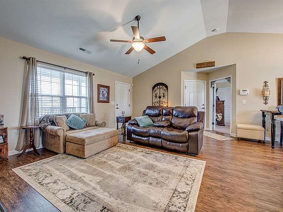5th image of 409 Marcella Dr